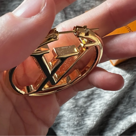 LOUIS VUITTON HOOP EARRINGS CIRCLE LV LOGO GM - Picture 8 of 8